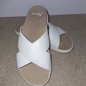 Natural Reflections Women's White Slide Sandals